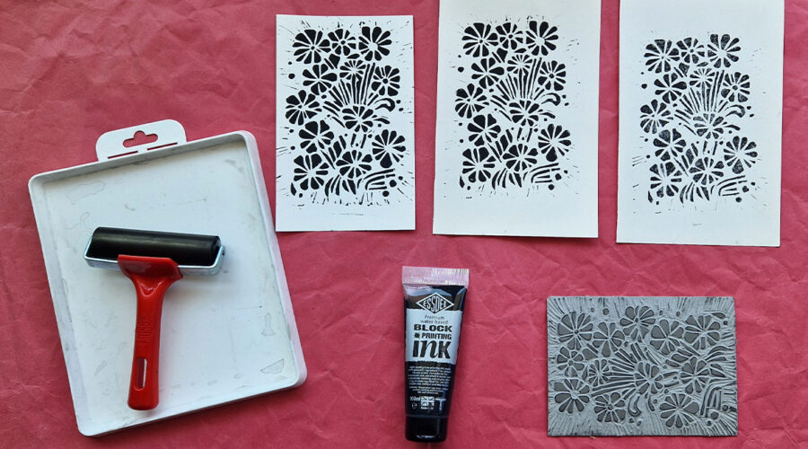 Encrer-une-plaque-de-linogravure