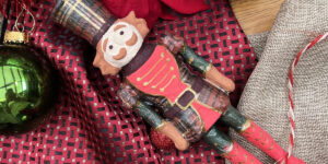 Kit DIY Casse-Noisette à Peindre - Marionnette Soldat De Noël Avec Peinture Et Perruque - Décoration Et Loisir Créatif