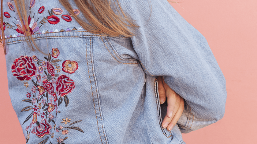 Comment repriser un trou avec style ? Raccommoder un jean, un pull ou des chaussettes avec nos patrons gratuits