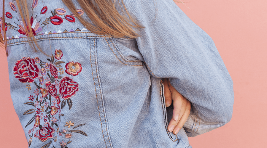 Comment repriser un trou avec style ? Raccommoder un jean, un pull ou des chaussettes avec nos patrons gratuits