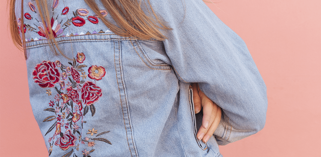 Comment repriser un trou avec style ? Raccommoder un jean, un pull ou des chaussettes avec nos patrons gratuits