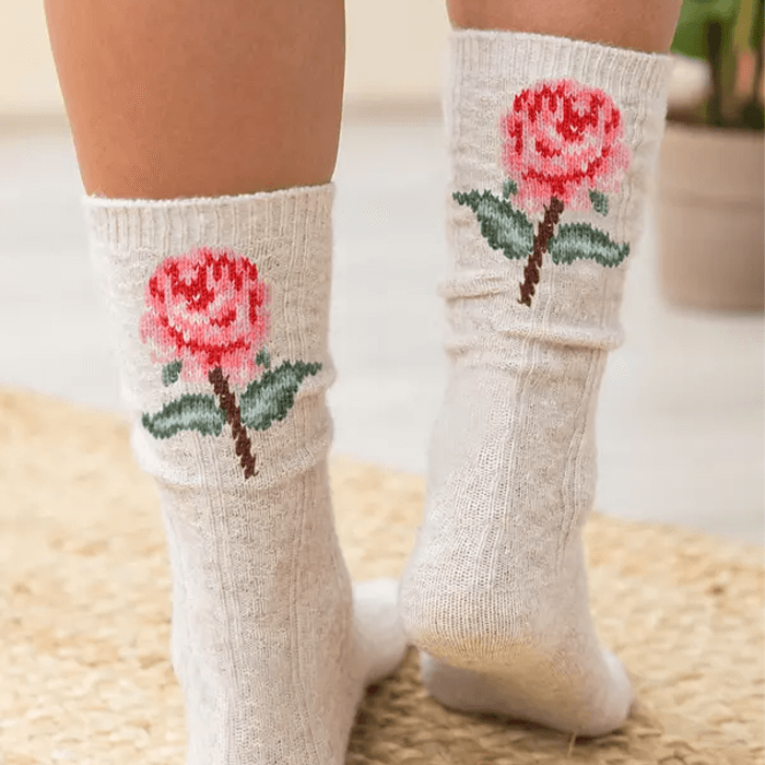 chaussettes reprisées avec point de reprisage à la suisse - Motif roses