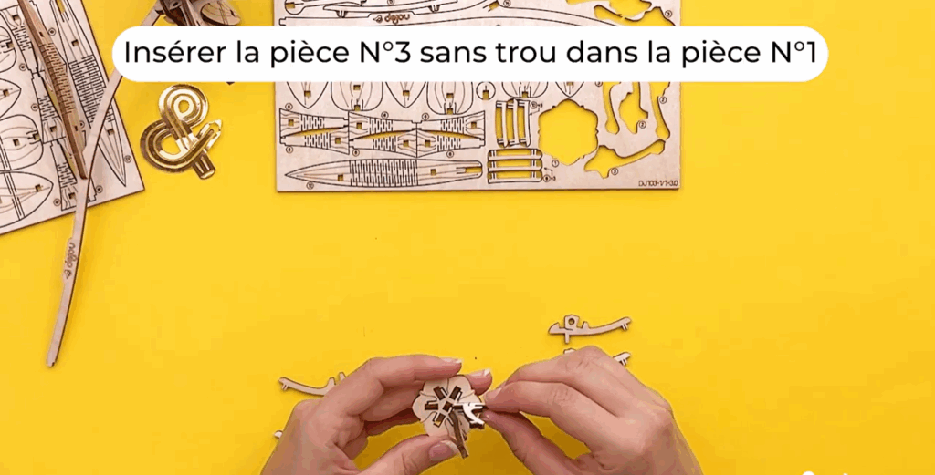 maquette fleur en bois