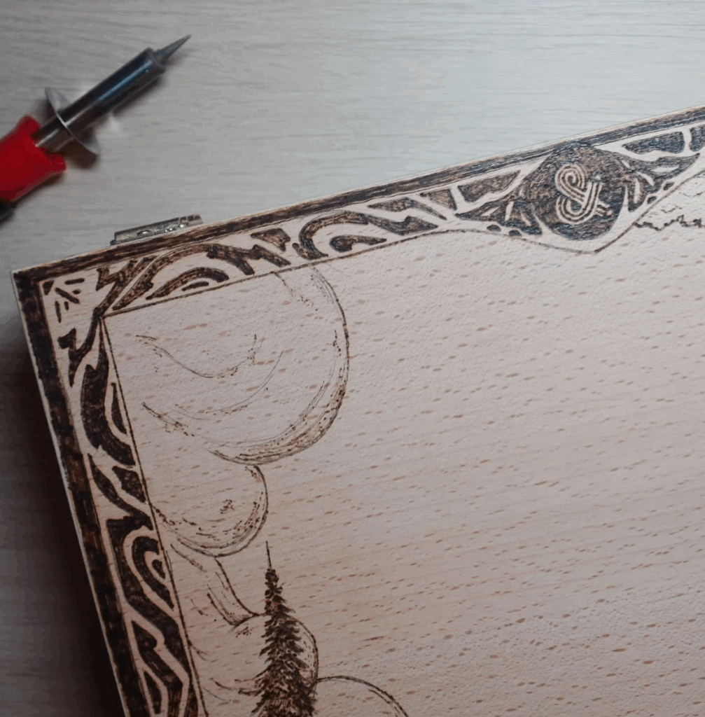 Détails pyrogravure Pawm